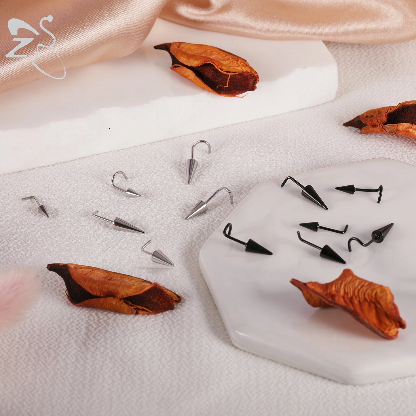 ZS 1PC 20G Spike Nose Ring Stainless steel Nose Stud Black Color Cone Nostril Piercing L-Shaped Seputm Nose Hole Body Piercings